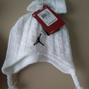 Infant beanie and mitten set